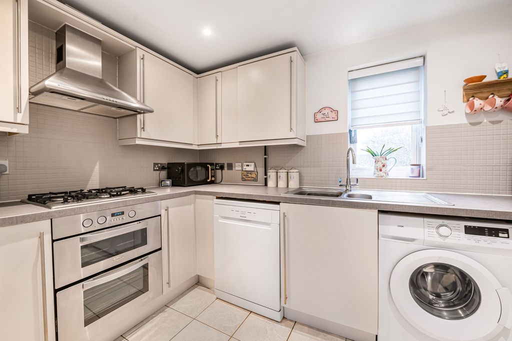 Property photo 2 of 26