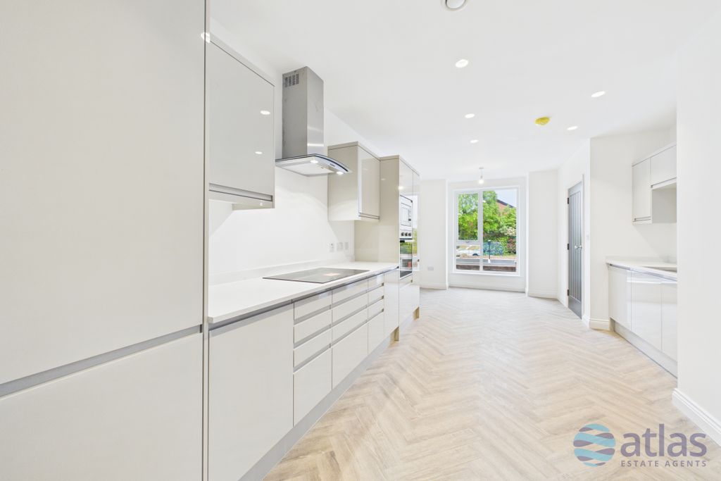 Property photo 3 of 19 Kitchen