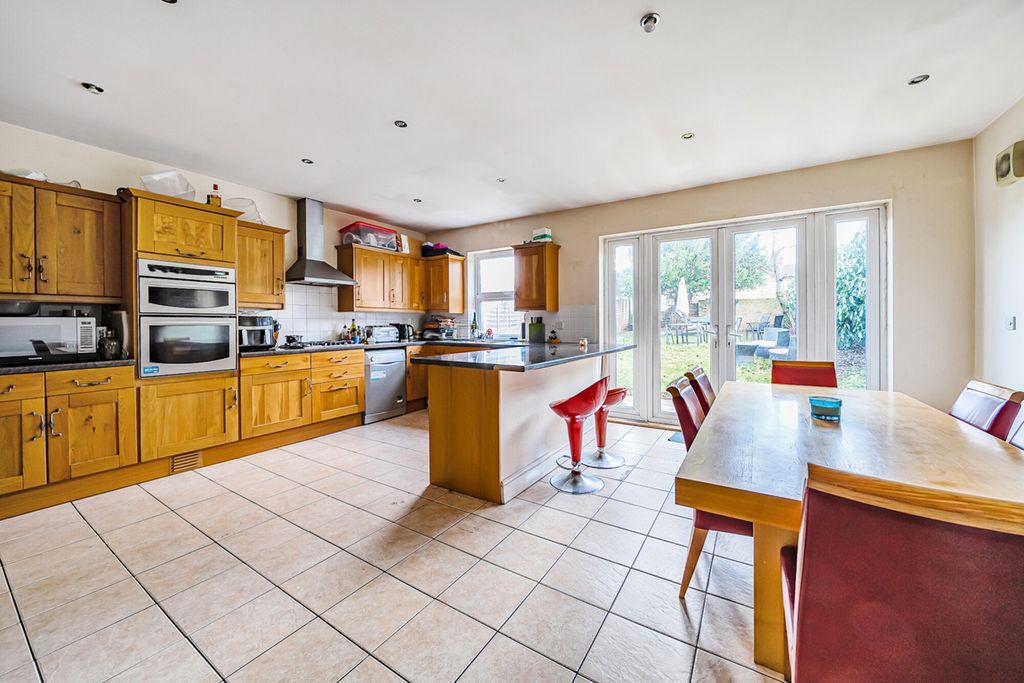 Property photo 3 of 14 Kitchen