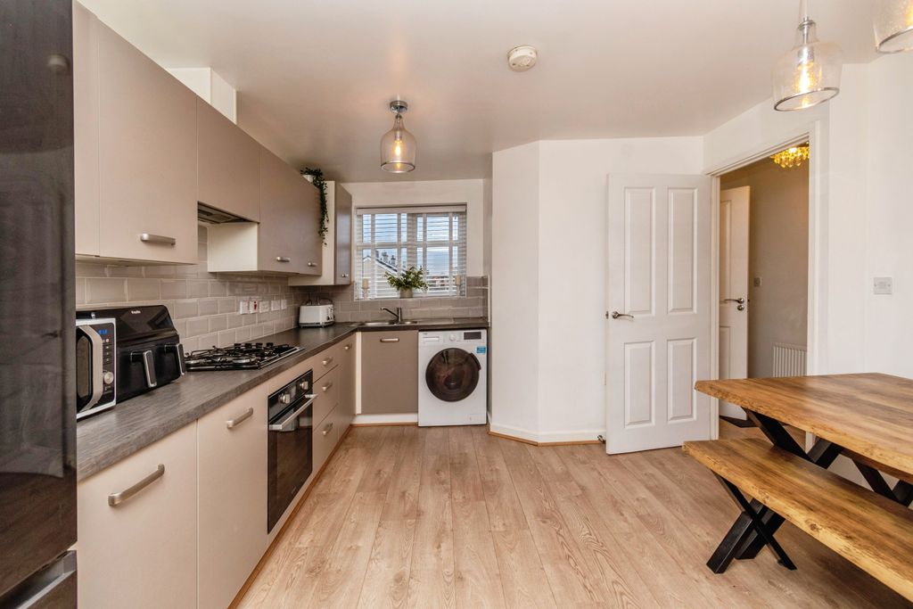 Property photo 2 of 14 Kitchen Diner