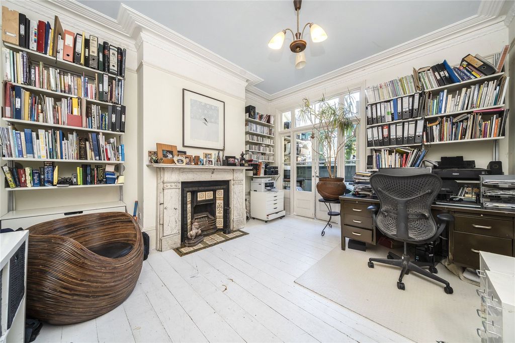 Property photo 3 of 32 Reception