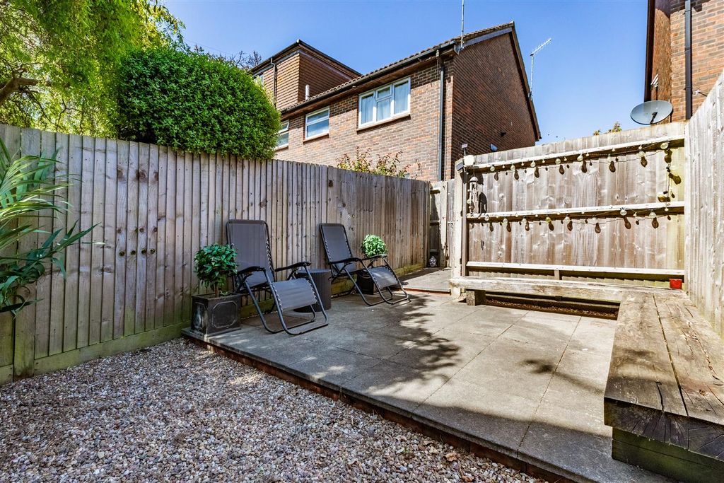 Property photo 3 of 10 Garden