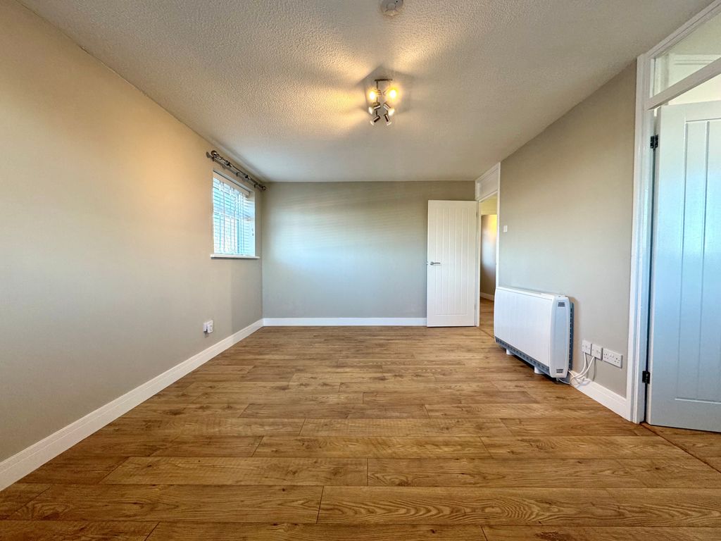 Property photo 3 of 9 Gallery