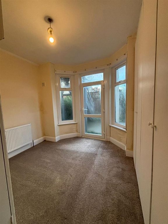 Property photo 2 of 6 Bedroom 1.Jpg