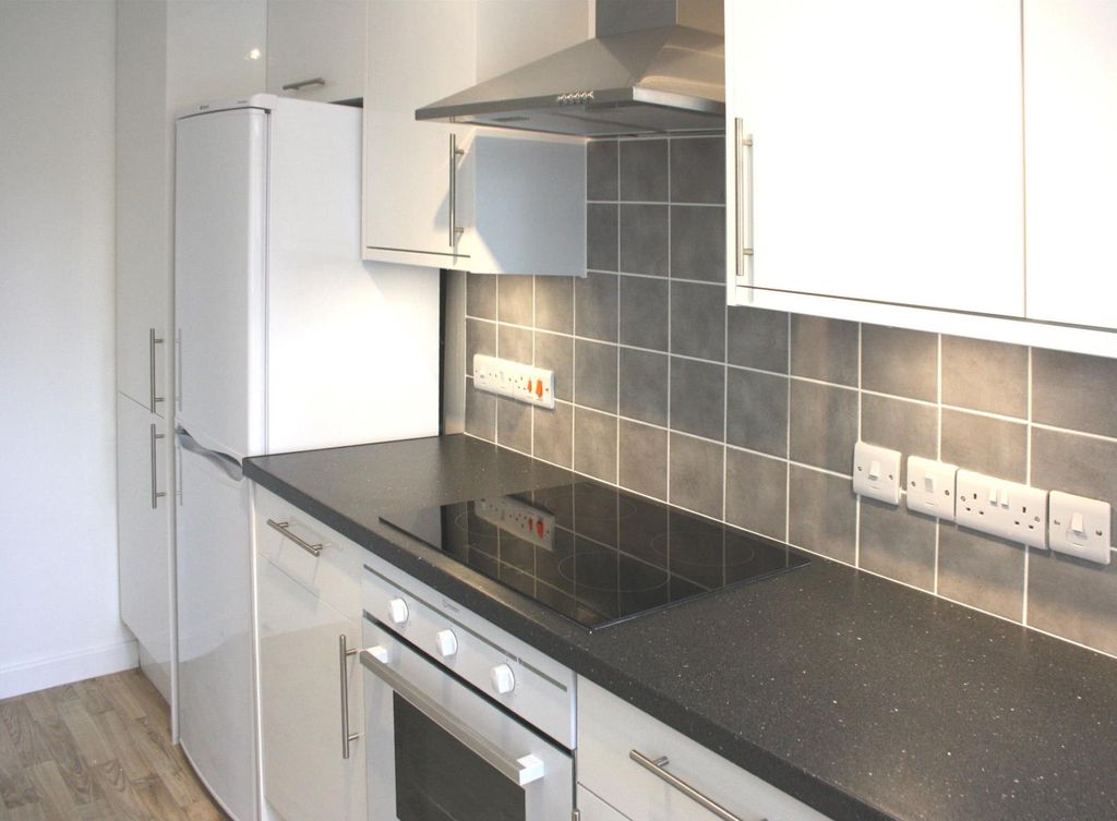 Property photo 3 of 9 Good Quality Kitchen Appliances