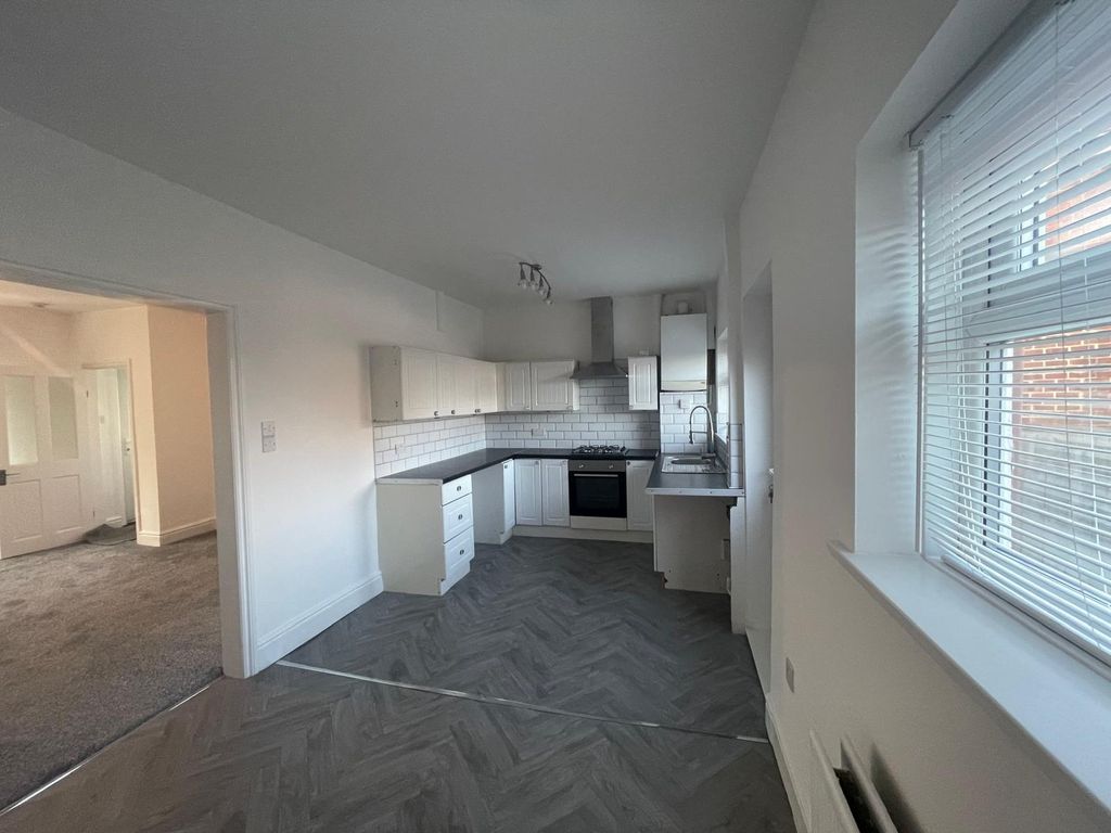 Property photo 3 of 7 Kitchen Dining Room