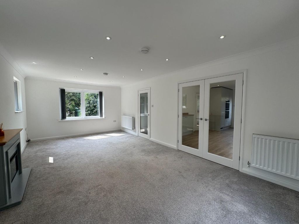 Property photo 3 of 17 Nxlp4085.Jpg