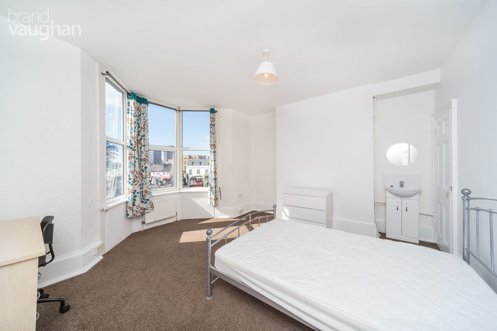 Property photo 1 of 10 Bedroom