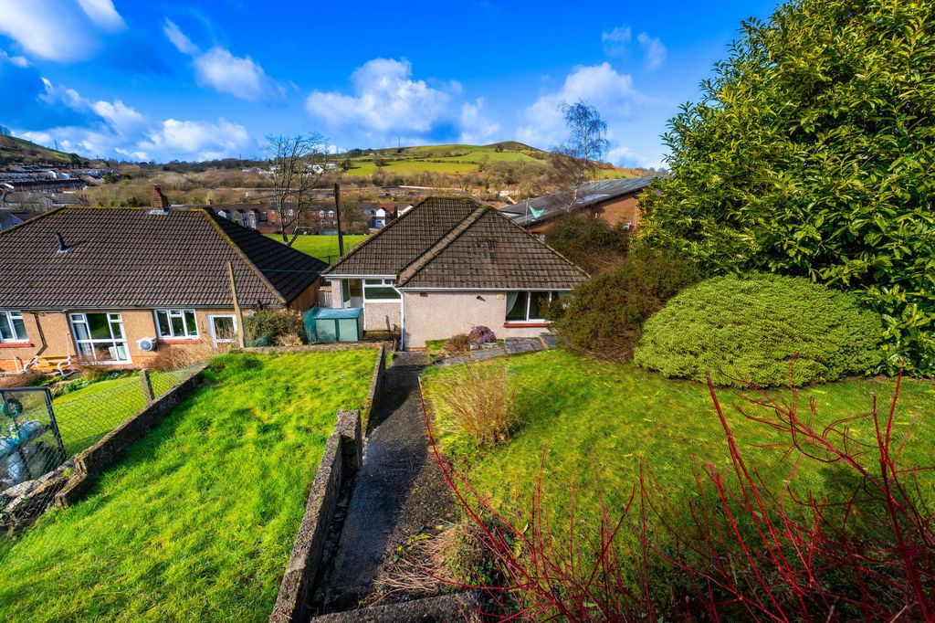 Property photo 2 of 33