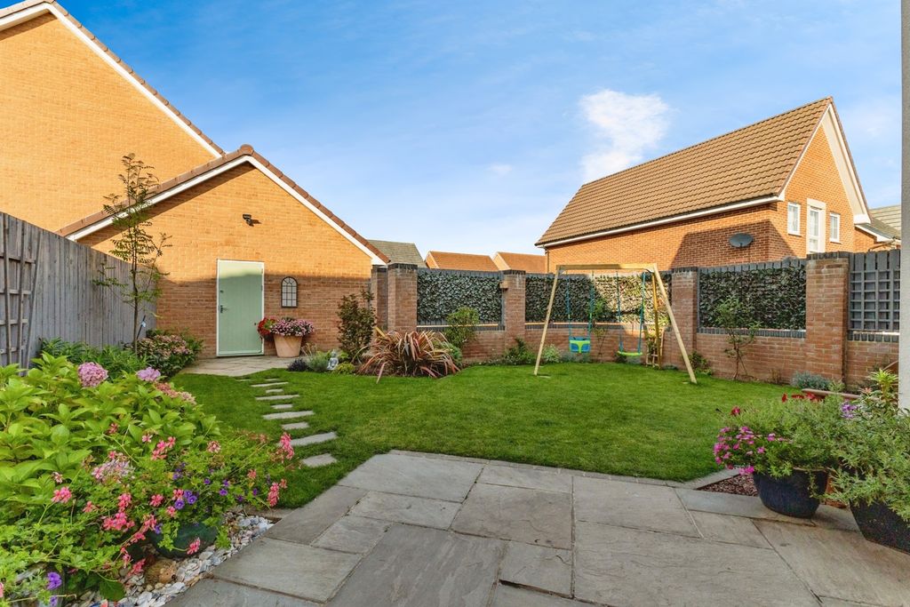 Property photo 2 of 17 Photo