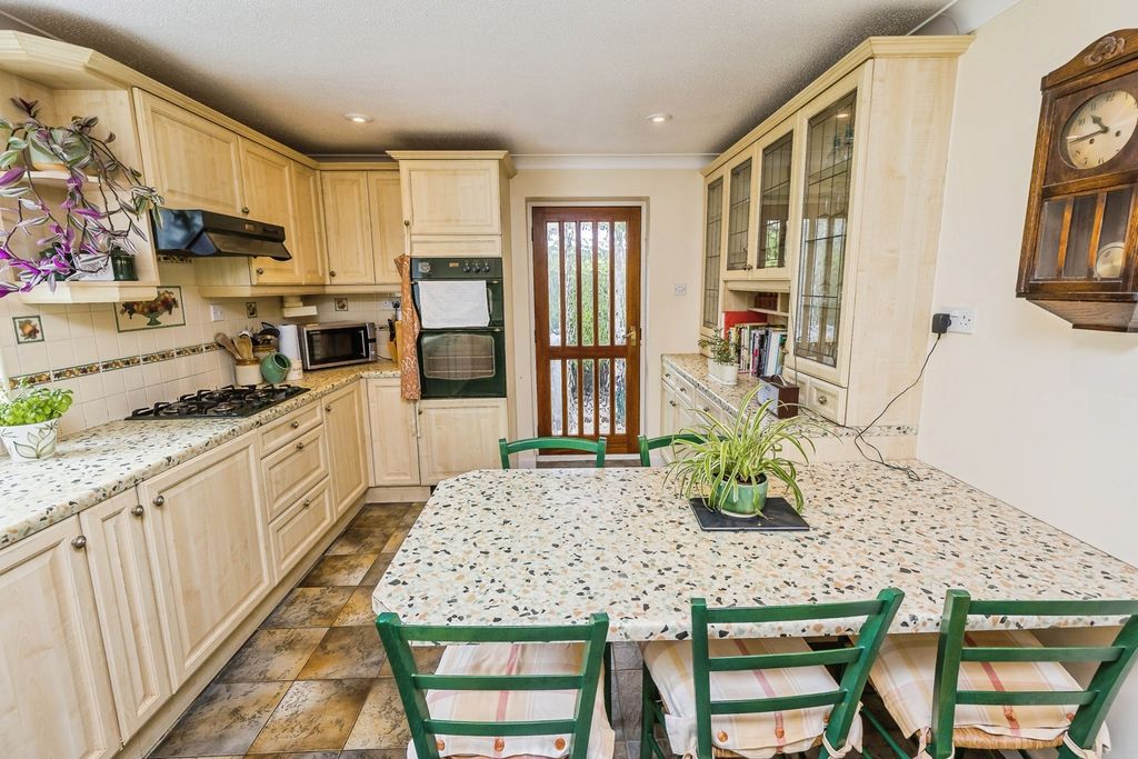 Property photo 2 of 27 Pbox-Img.Jpg