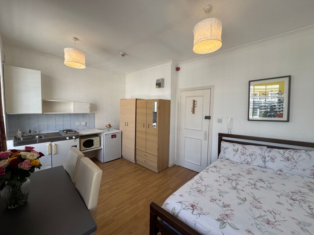 Property photo 3 of 8