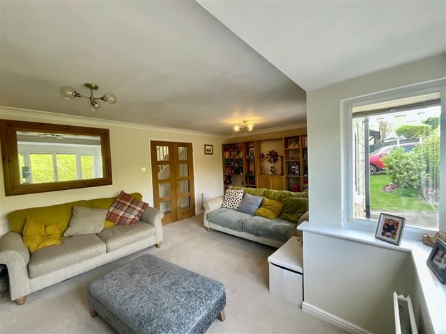 Property photo 3 of 21 Lounge