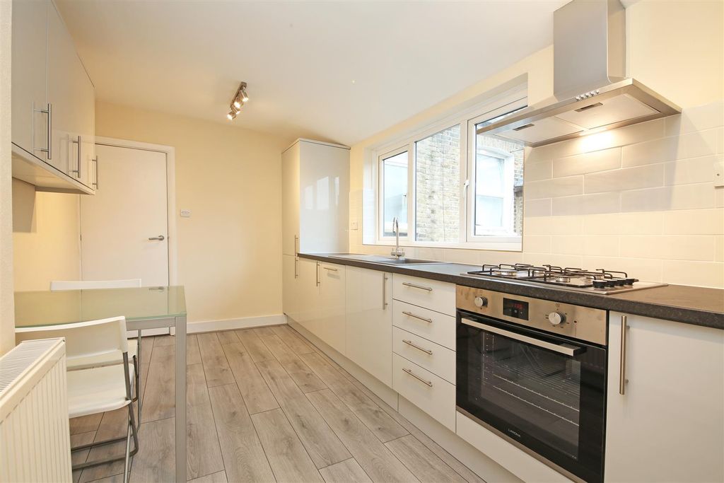 Property photo 2 of 7 19B Longley Road Sw17 Kitchen 1.Jpg