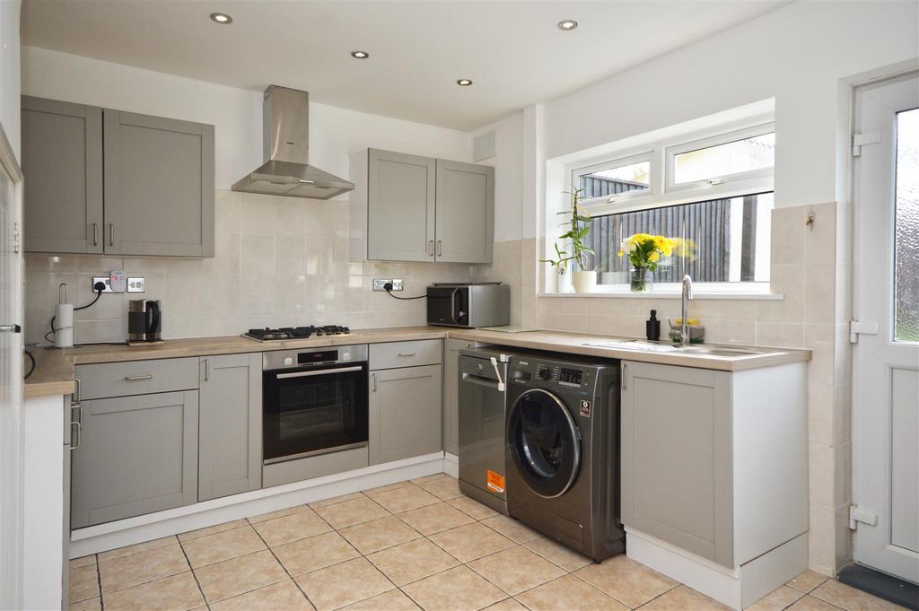 Property photo 3 of 13 Kitchen