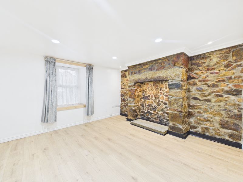 Property photo 3 of 12 Lounge