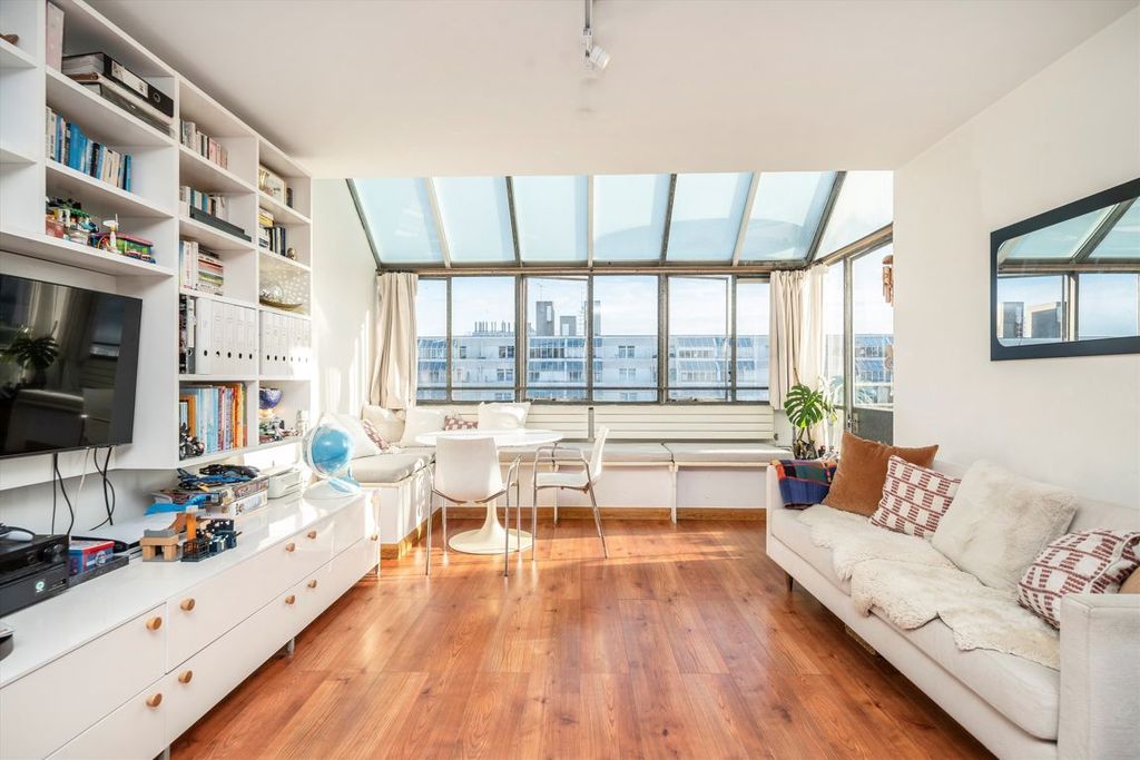 Property photo 2 of 8