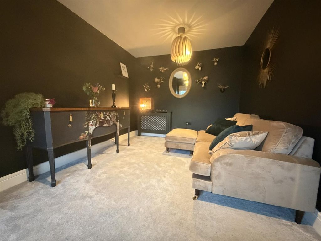 Additional image 5 of 5 bed property for saleButtercup Drive, Daventry NN11