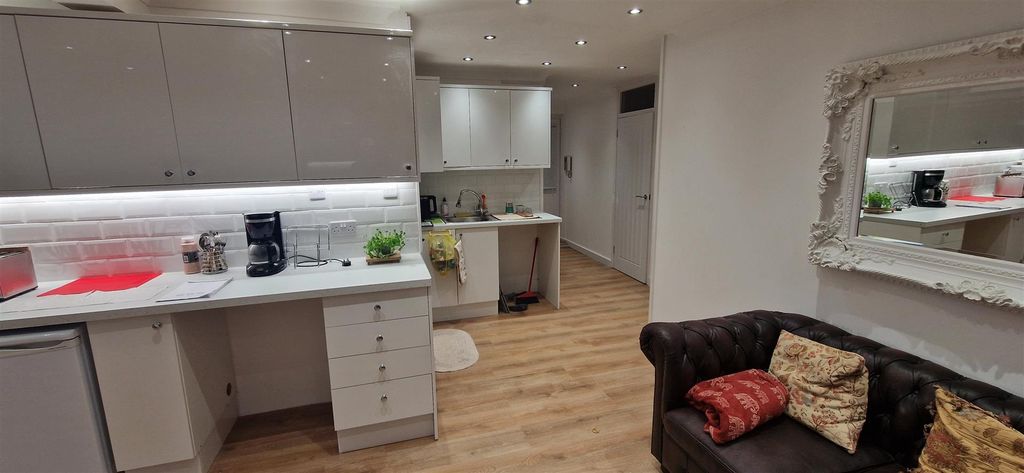 Additional image 14 of 2 bed flat to rentMarine Parade, Worthing BN11