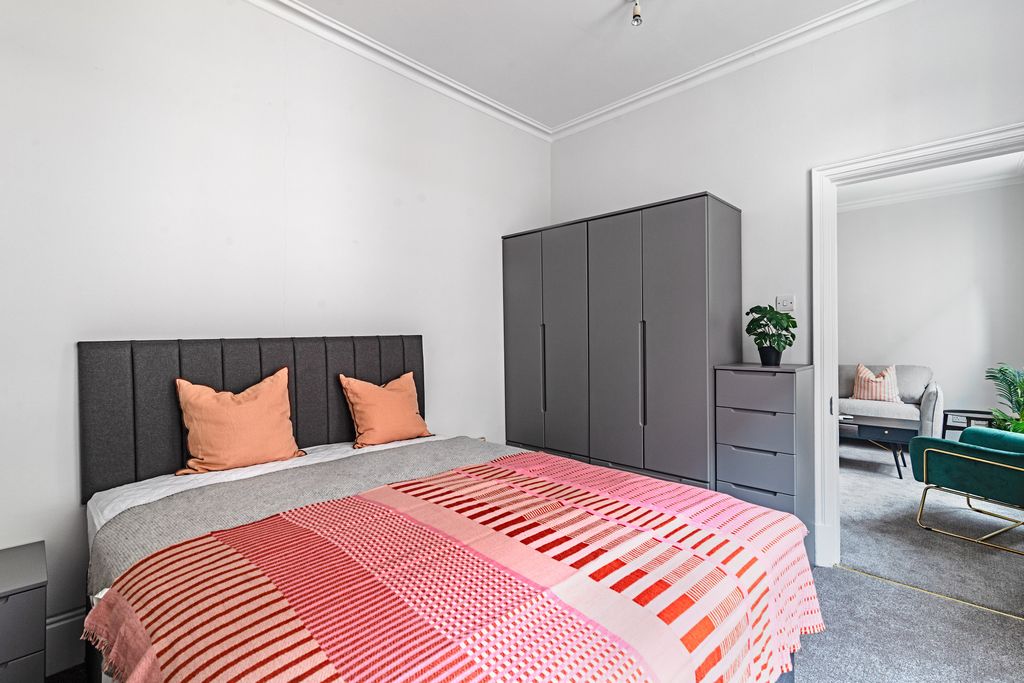 Property photo 2 of 10 Charing_Cross_Mansions_06