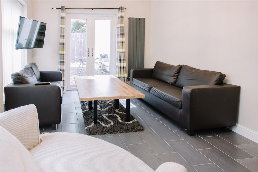 Property photo 3 of 5 35 De Grey Street Lounge .Jpg
