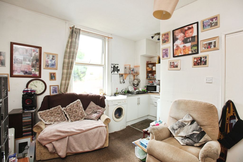 Property photo 2 of 13 Kit:liv