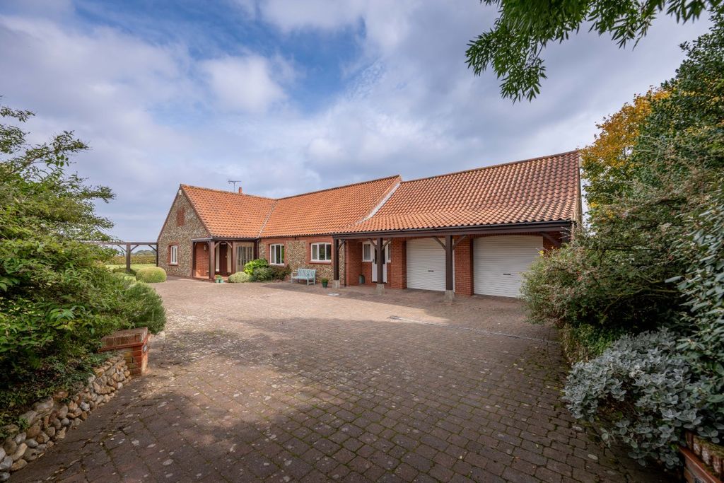 Property photo 2 of 32