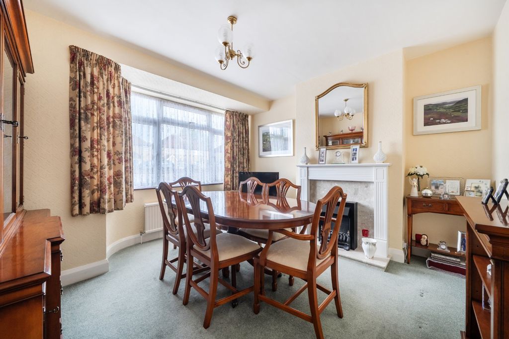 Property photo 3 of 16 Dining Room