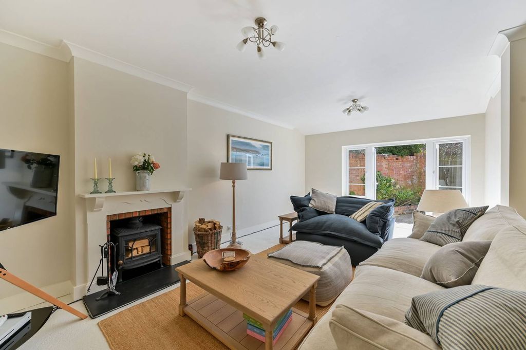 Property photo 2 of 31