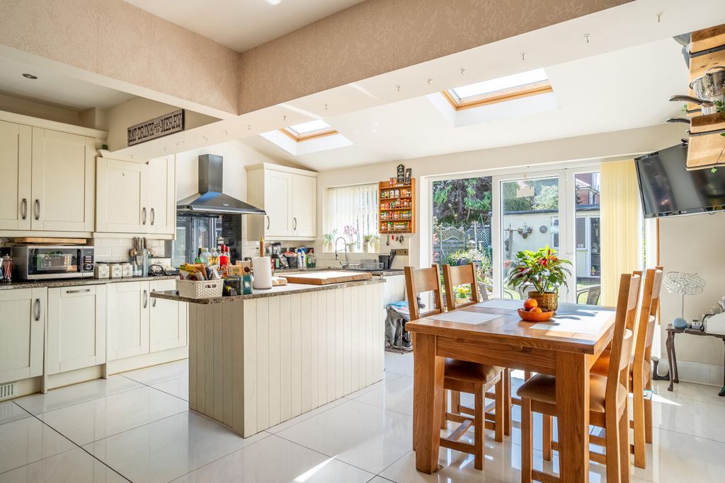 Property photo 2 of 17 Kitchen