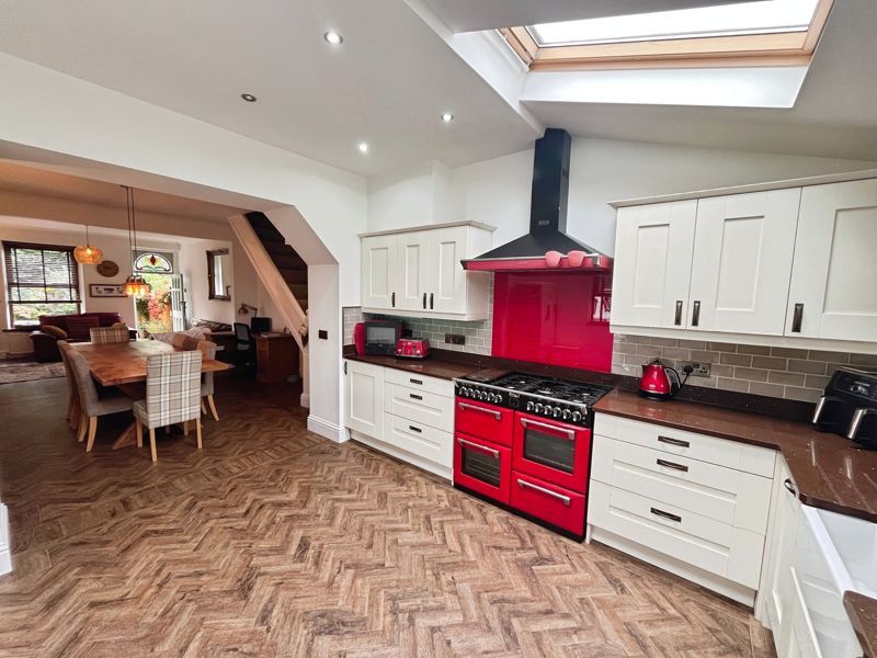 Property photo 3 of 19 Kitchen