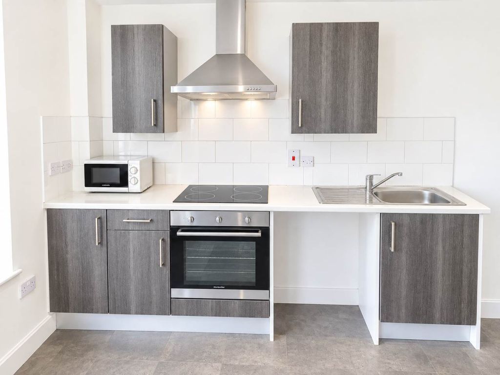Property photo 3 of 10 Kitchen