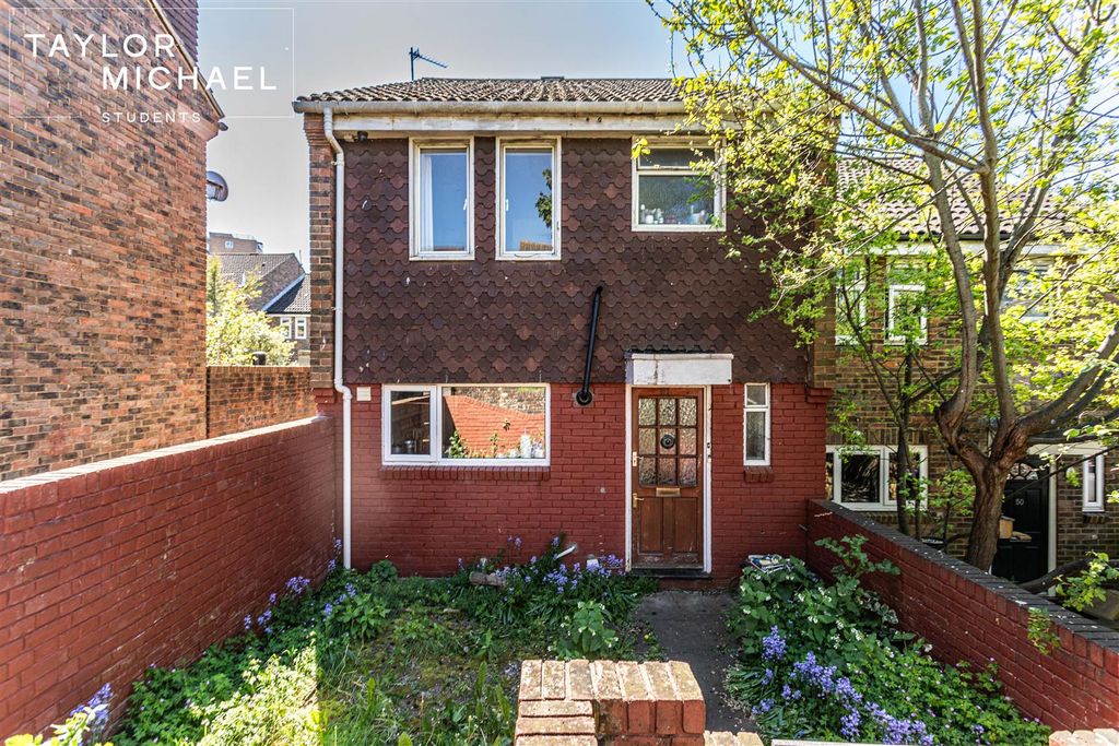 Property photo 1 of 18 External