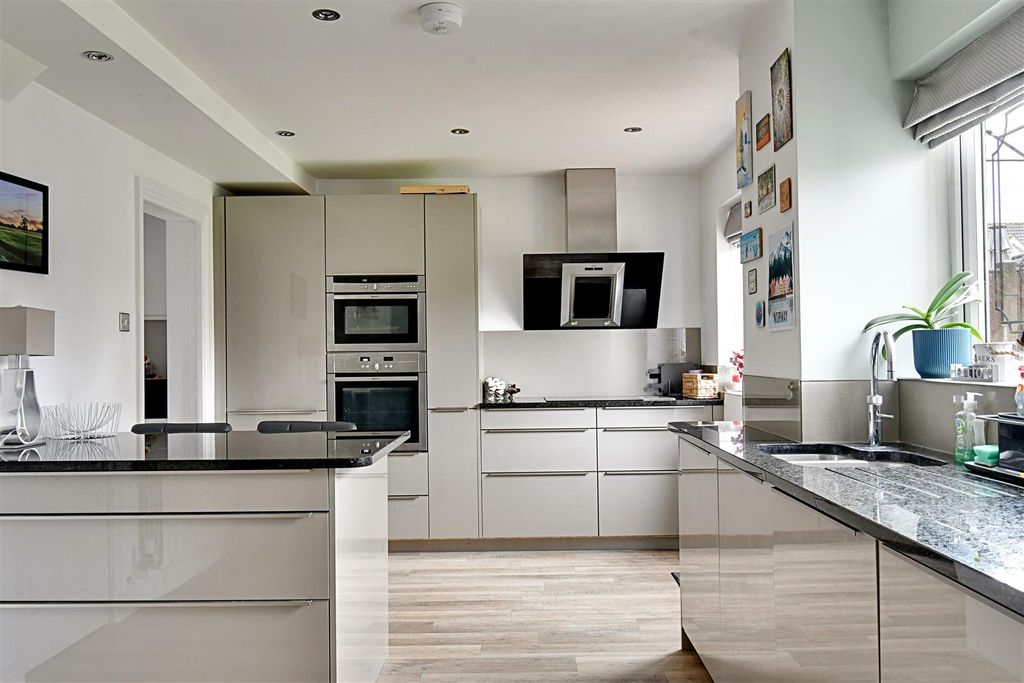 Property photo 2 of 31 Kitchen 2.Jpg