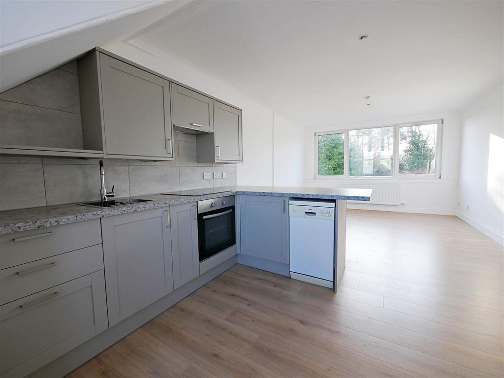 Property photo 3 of 13 P2110871.Jpg