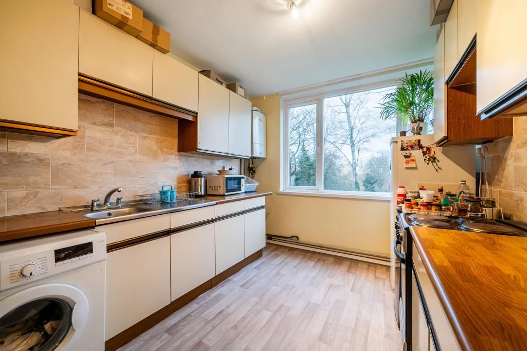 Property photo 3 of 9 Kitchen
