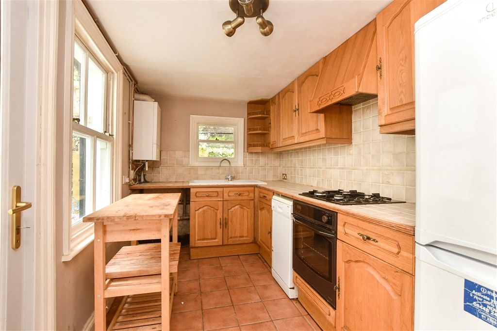 Property photo 3 of 10 Kitchen