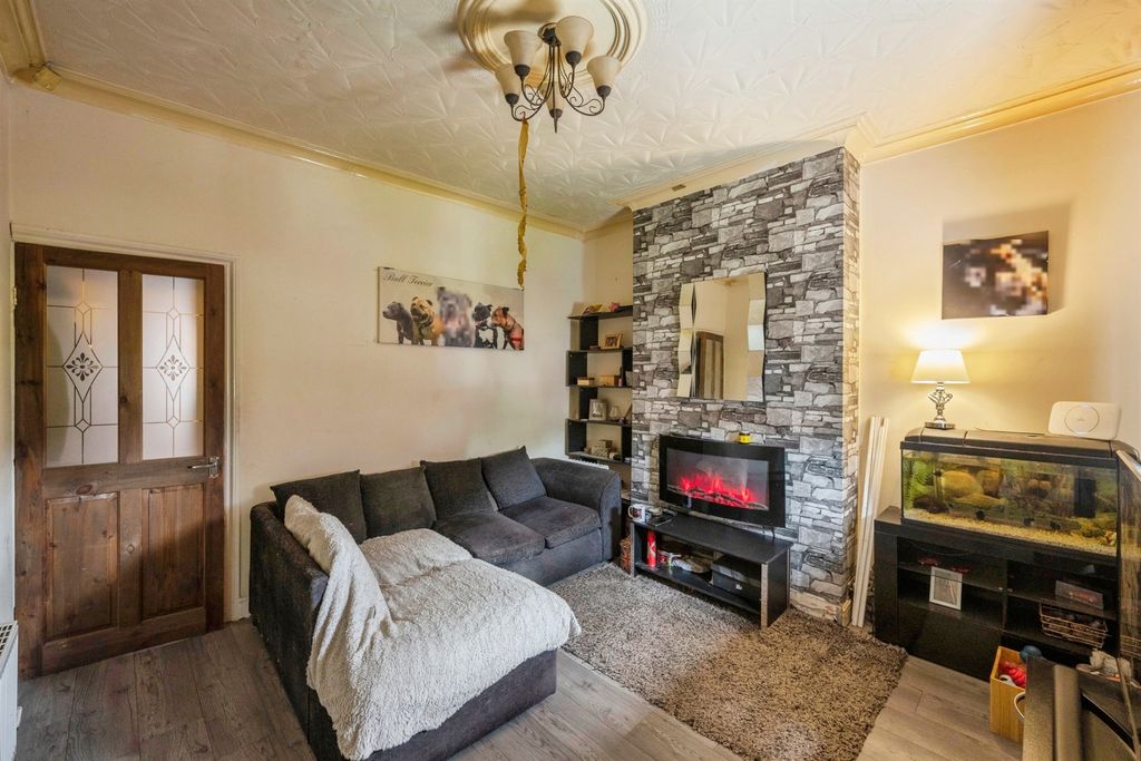 Property photo 2 of 17