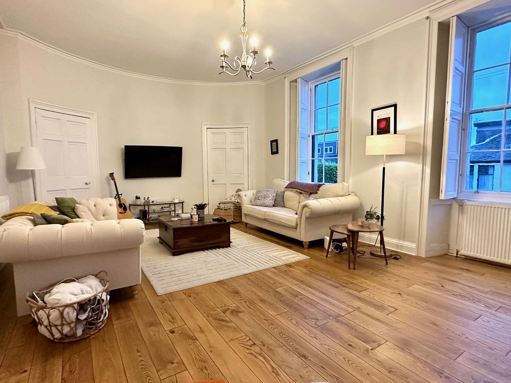 Property photo 2 of 15 Lounge