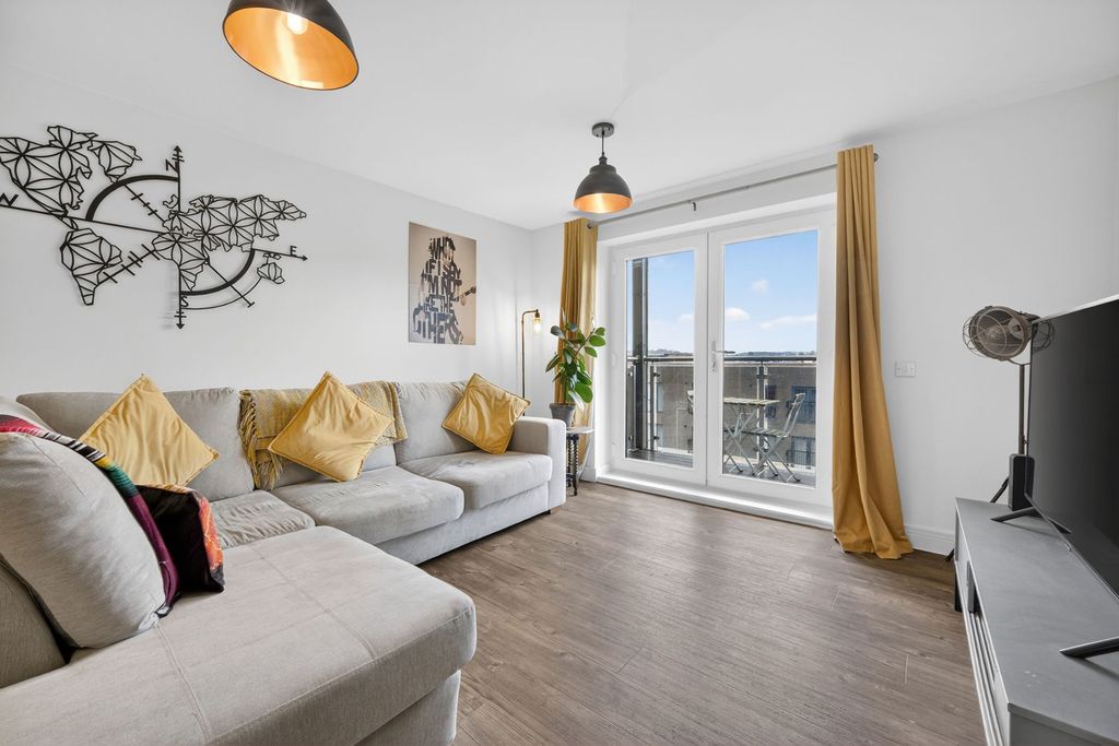 Property photo 3 of 19