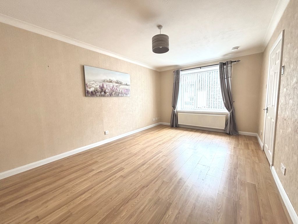 Property photo 2 of 12 Lounge 