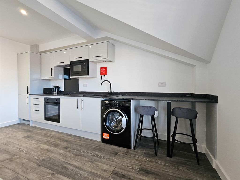 Property photo 3 of 15 Kitchen.Jpeg