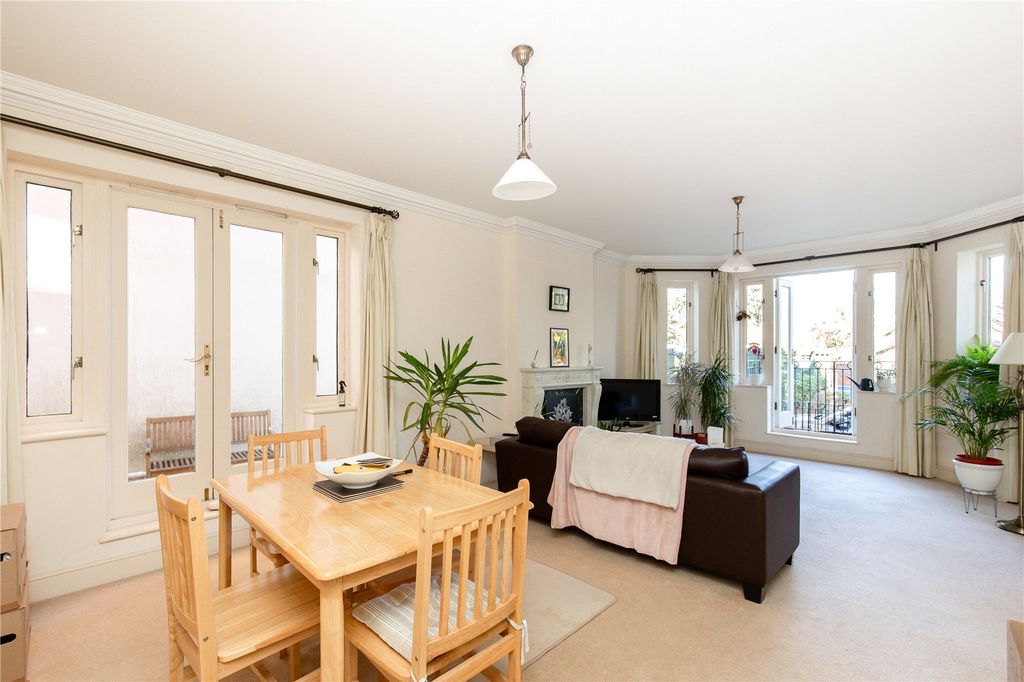 Property photo 3 of 9 Dinning Room