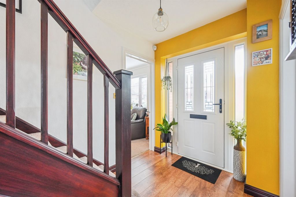 Property photo 2 of 17 Entrance Hallway