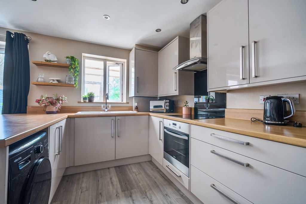 Property photo 2 of 21 1436813-15-69Cbaa6A18A5A