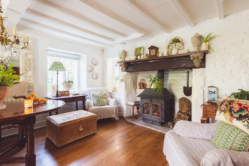 Property photo 3 of 23 Vendor Brick Corner House 117.Jpg