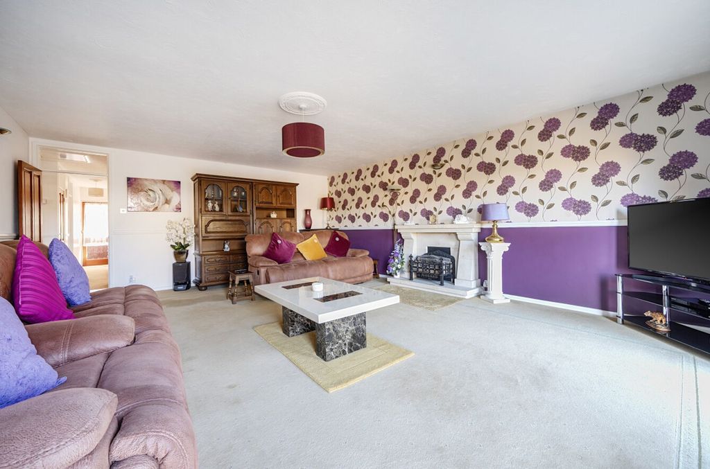 Property photo 3 of 13