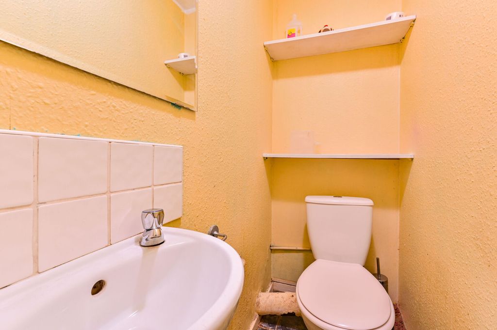Property photo 2 of 9