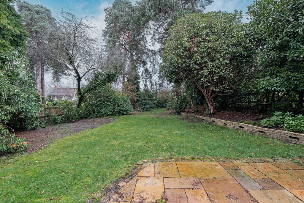 Property photo 2 of 25 Garden