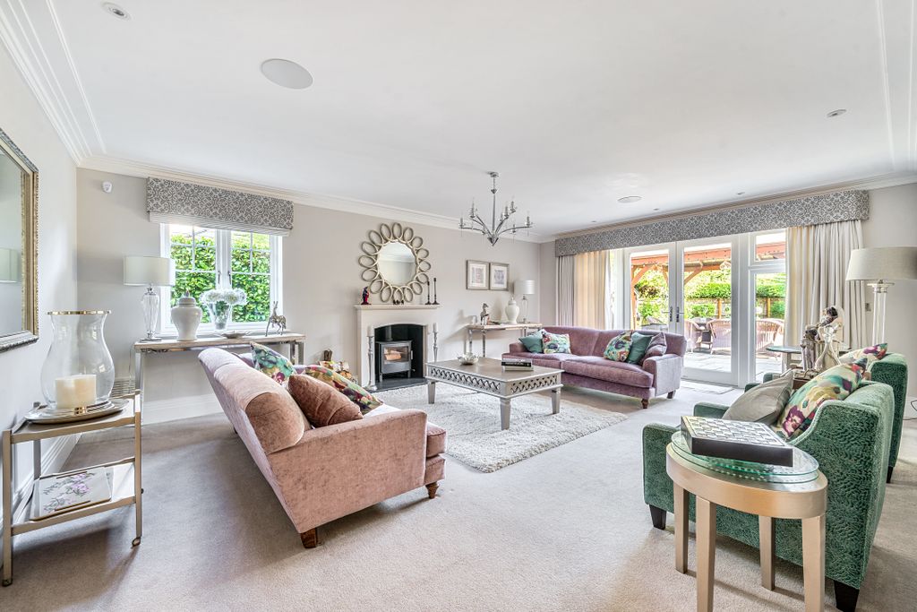 Property photo 3 of 12